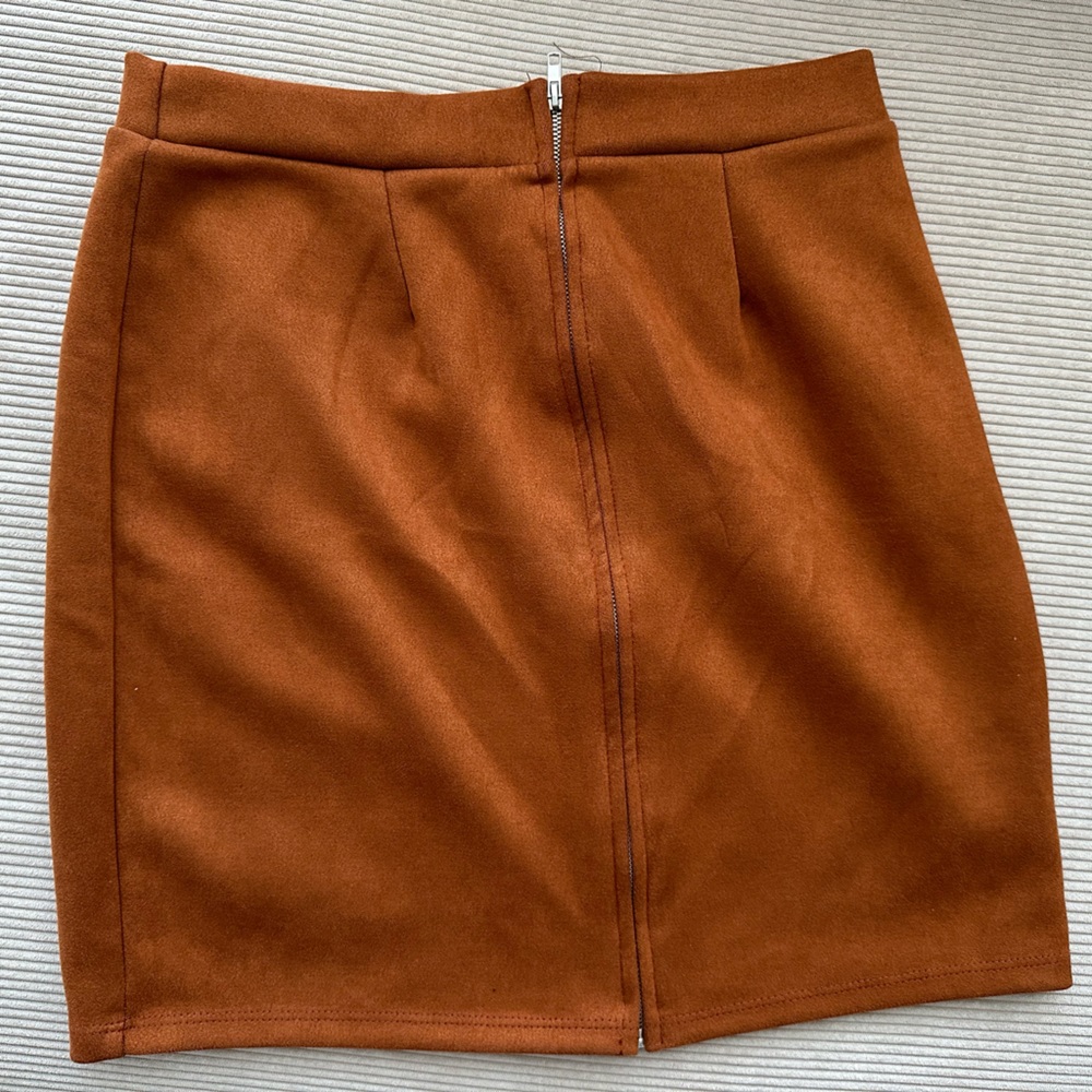 Skirt - Picture 2 of 3